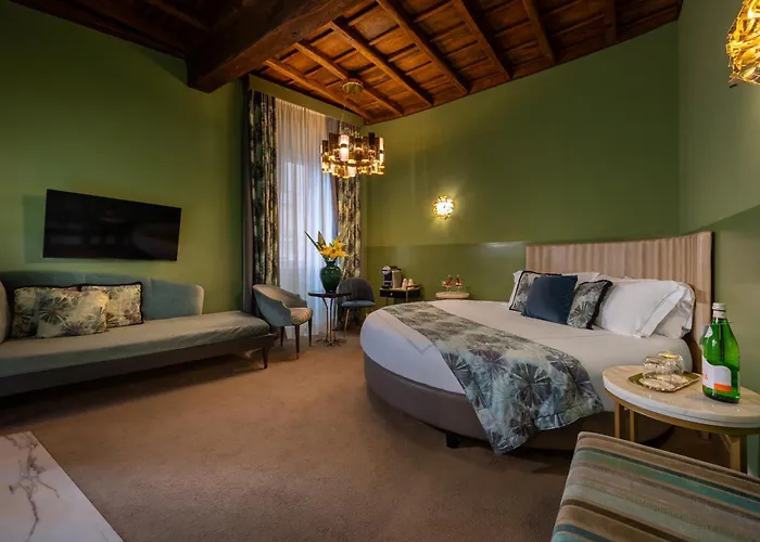Torre Argentina Relais - Residenze Di Charme Konukevi