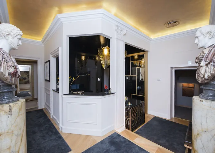 Konukevi Torre Argentina Relais - Residenze Di Charme 4*