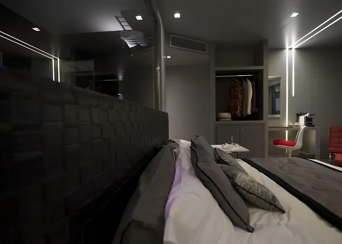 Konukevi Torre Argentina Relais - Residenze Di Charme 4*
